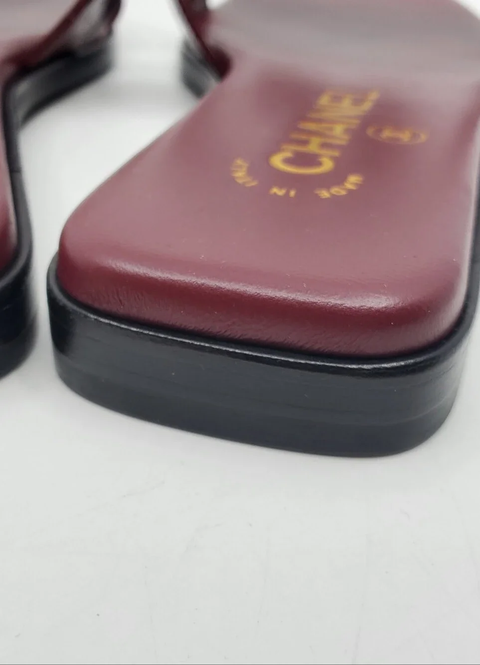 Chanel Crocodille-embossed Mules/sandals Burgundy